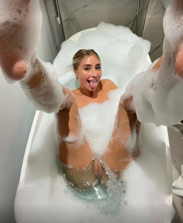 READY TO HAVE A GOOD 😋TIME WITH MY WET 💦TINY P***Y?? HIT ME UP, I’M AVAILABLE BOTH INCALL AND OUTCALL +1 (586) 701-5121, Wha - Image 3